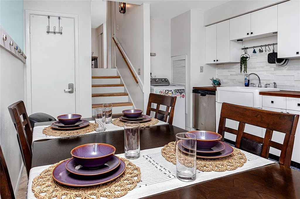 2 bed, 1.5 bath, 1044 sqft, $3,200 — Photo 2