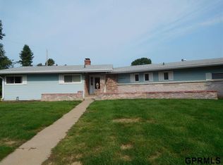 4656 Willit St, Omaha, NE 68152