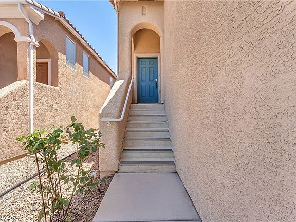 2nd image of 11572 Stivali St