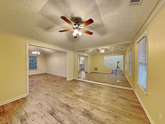 4th image of 1901 Green Oak Cir