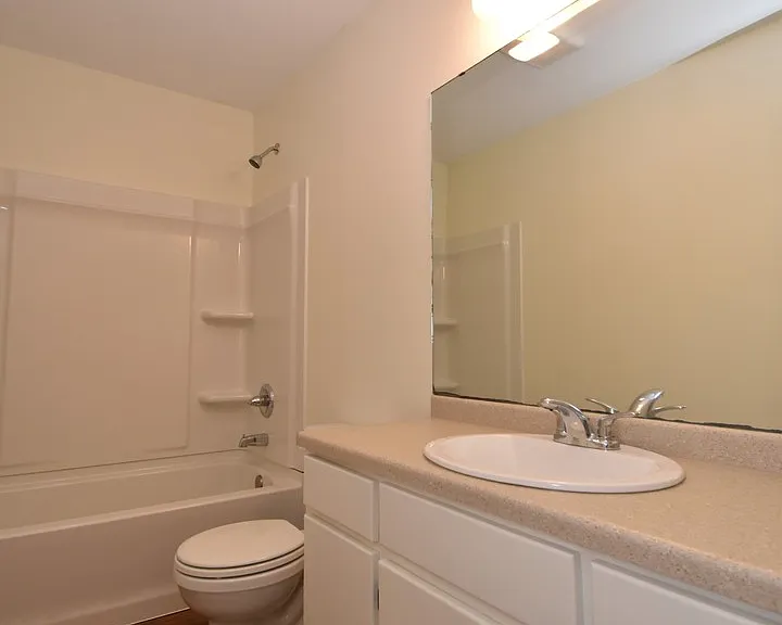 809 Saratoga St — Photo 6