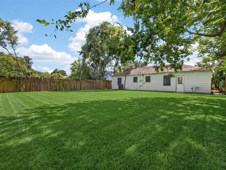 9211 Clearway Dr — Photo 31