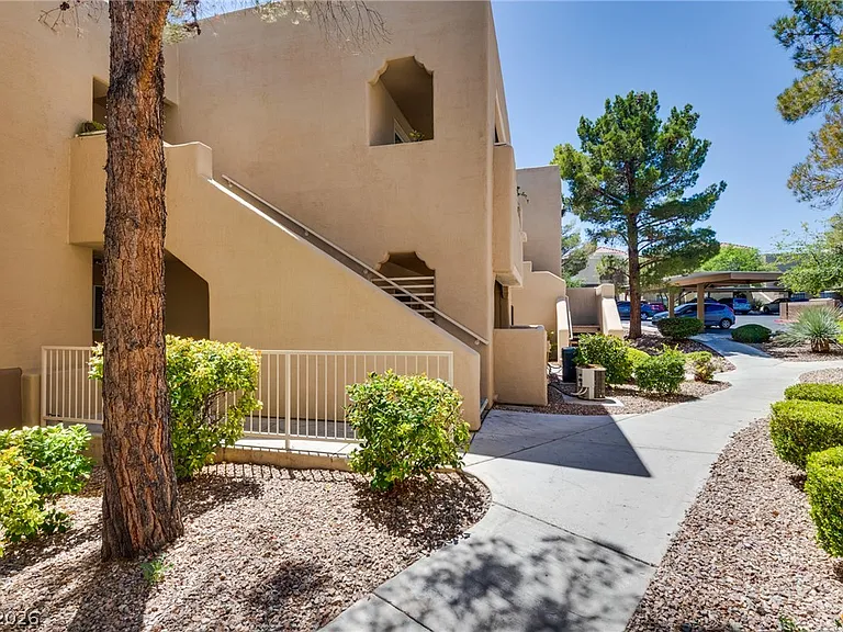1900 Villa Palms Ct #103 — Photo 1