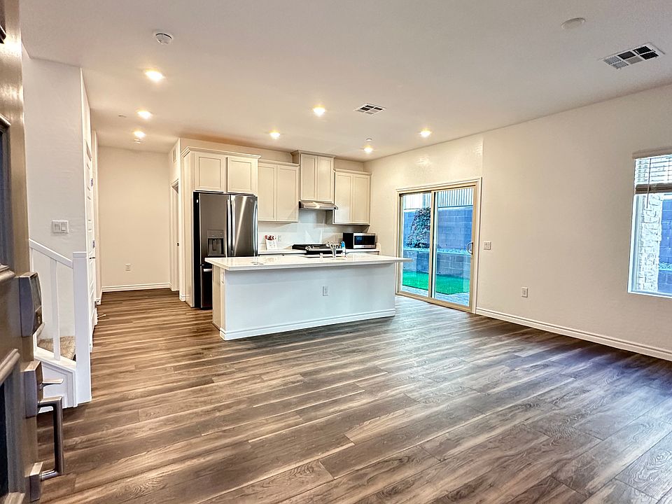 1st image of 600 N Carriage Hill Dr #1122