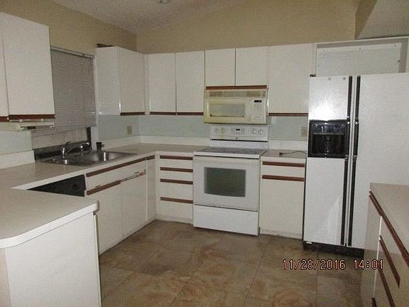 5th image of 1517 NW 97th Ter