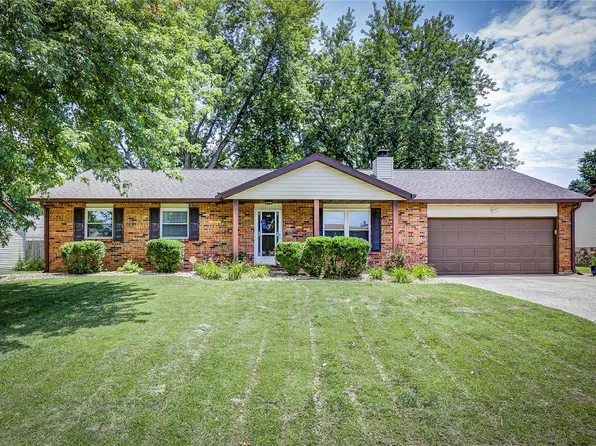 220 Botanical Dr, Belleville, IL 62226