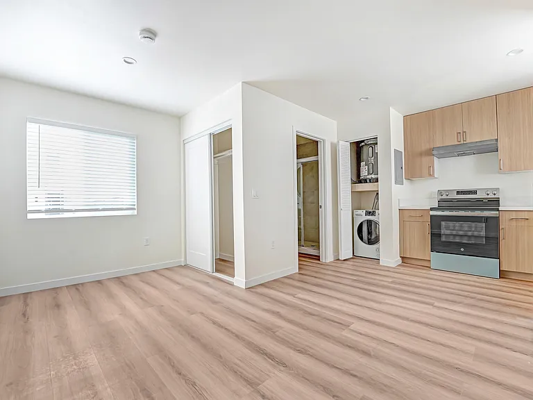 221 S Avenue 19 #225-1/2 — Photo 5