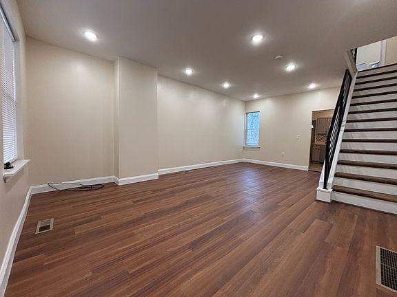 4th image of 6741 Glenloch St
