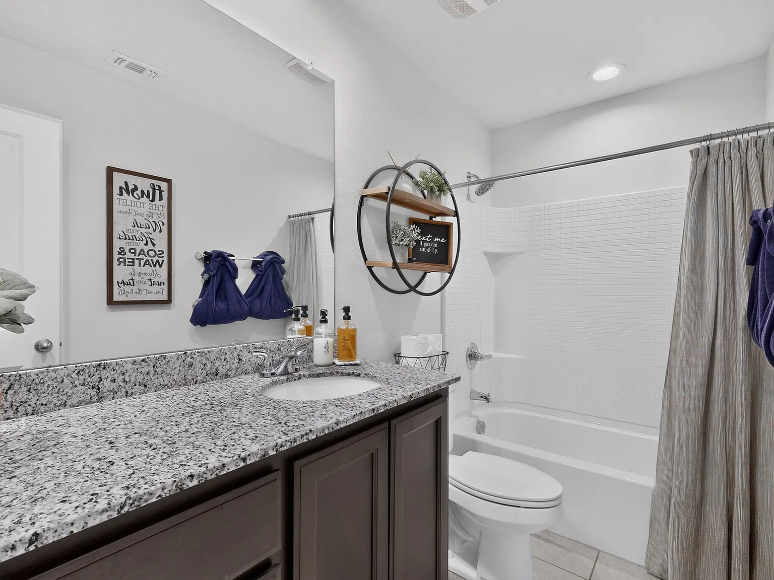 4 bed, 2026 sqft, $2,450 — Photo 4