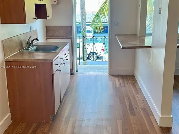 70 NW 77th St APT 25, Miami, FL 33150