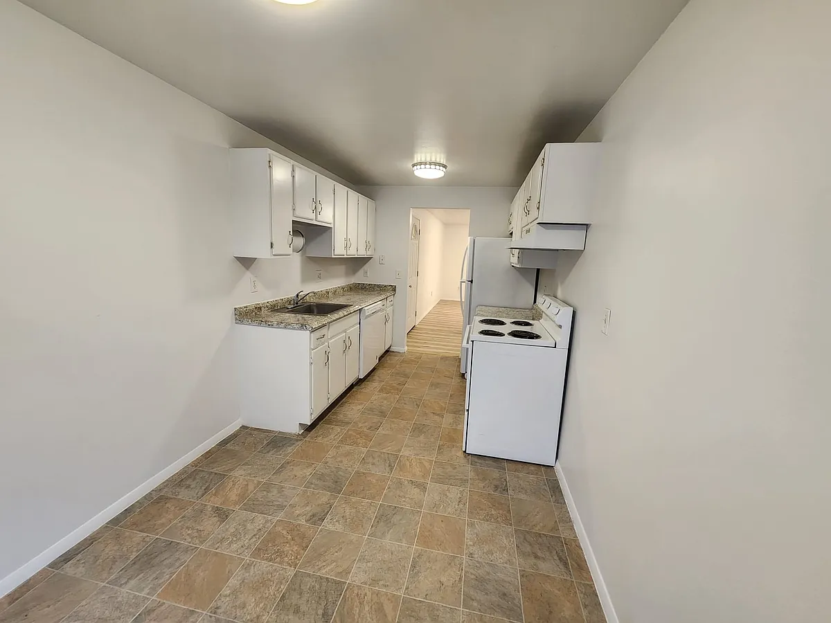 Building Photo - 87D03 Ruby Rd #D03
