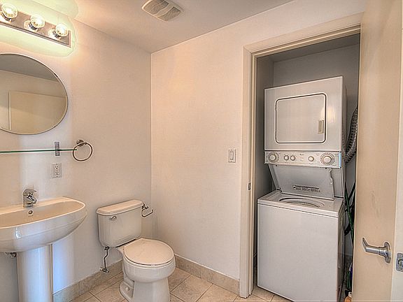3rd image of 1900 N Bayshore Dr APT 4009