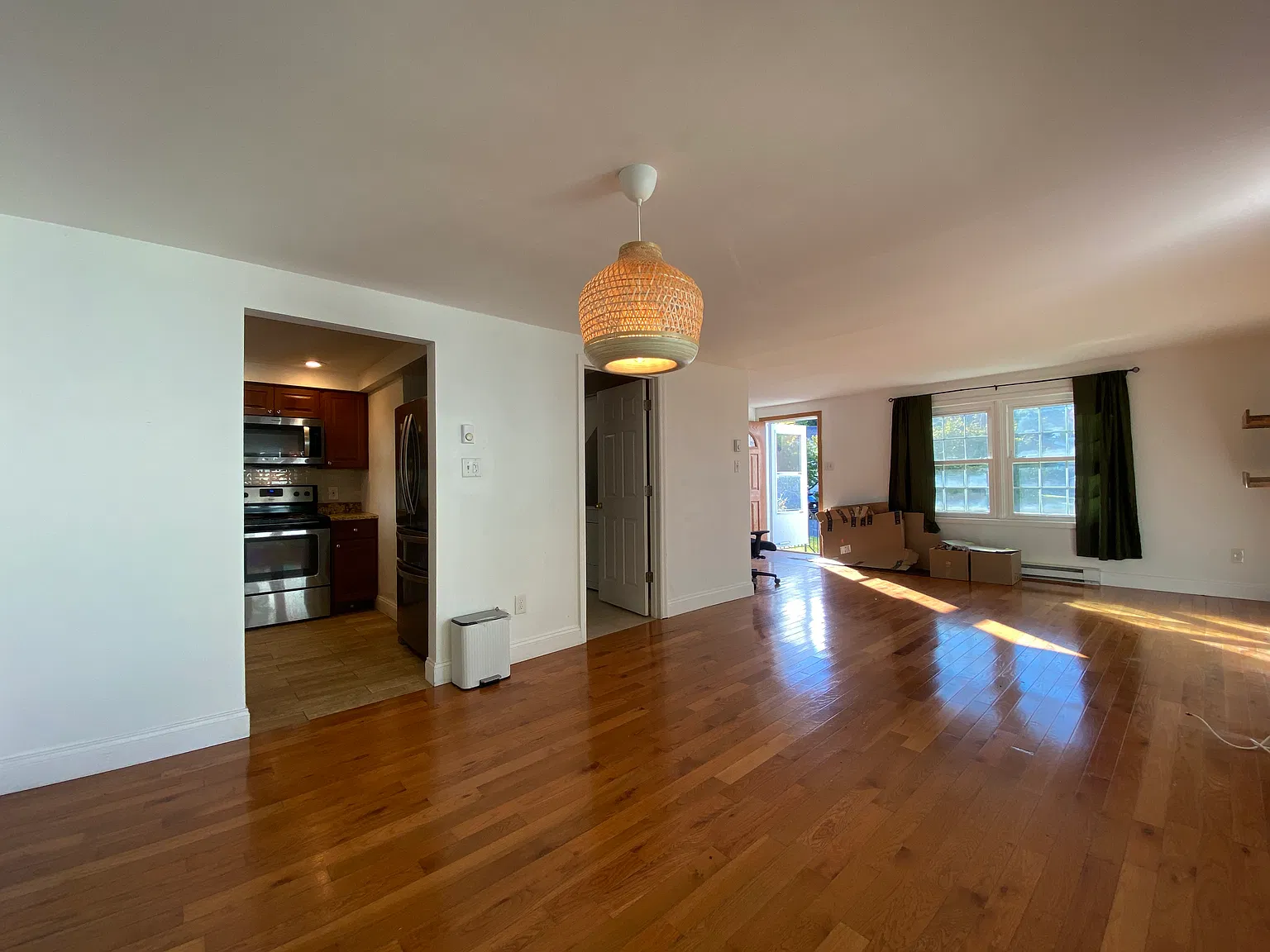 3 bed, 1.5 bath, 1100 sqft, $3,000 — Photo 3