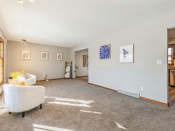 5th image of 1539 Meadowlane Ave