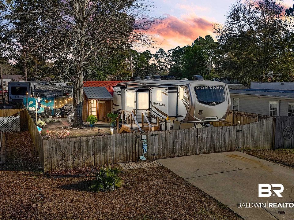 1st image of 206 Defuniak Loop N