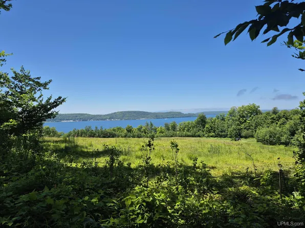 Nestor St, Munising, MI 49862