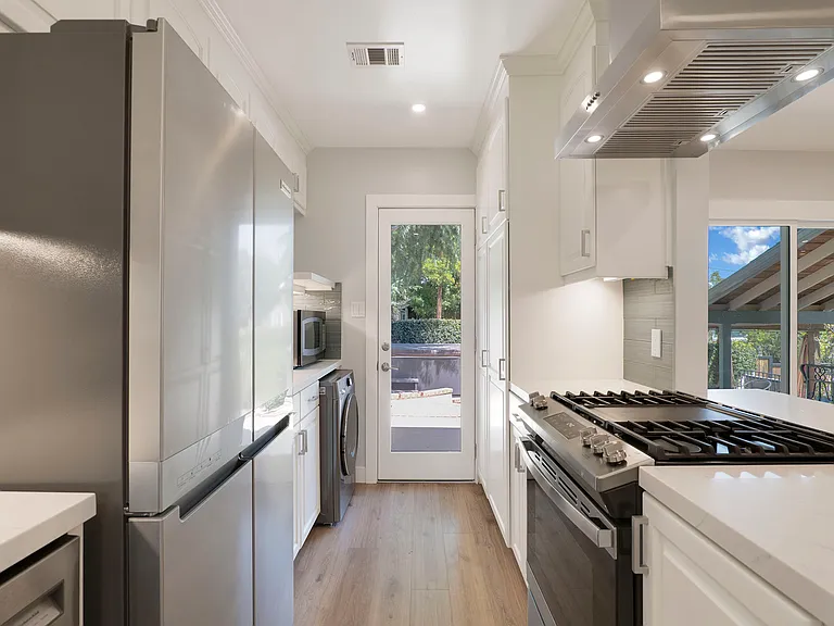 2254 Cross St — Photo 11