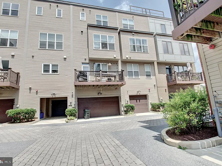 8078 Tribeca — Photo 37