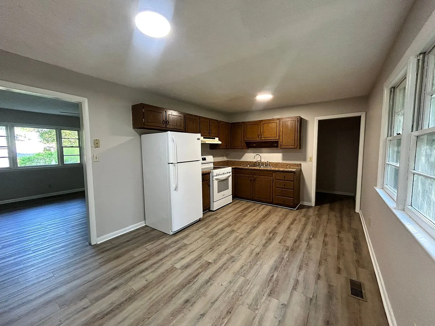 745 Rustland Dr. - Oakcrest ~ 2 Weeks Free! ~ — Photo 3