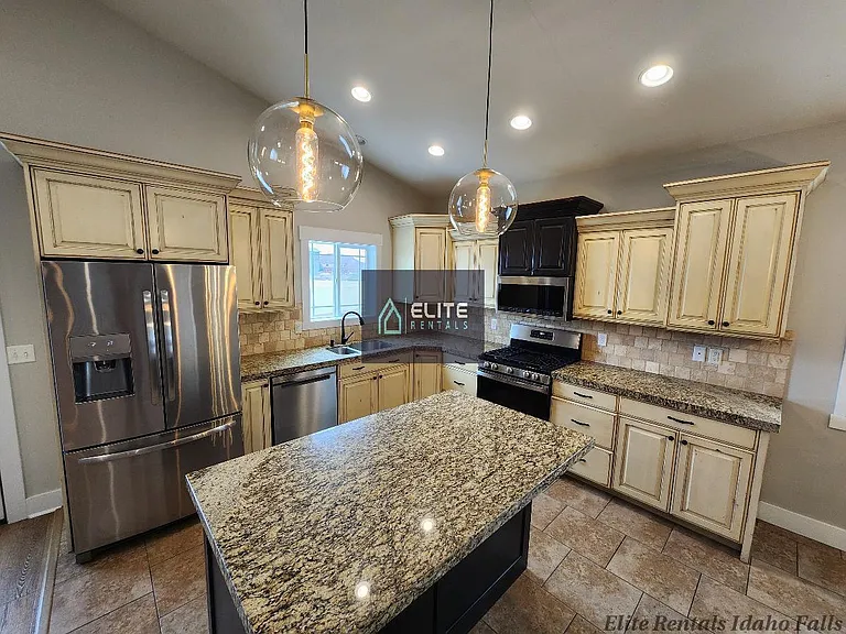 3700 Potomac Way — Photo 4