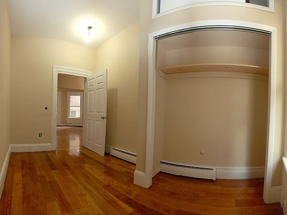4th image of 35 Bentley Ave