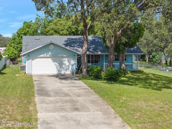 8461 Weeping Willow St, Brooksville, FL 34613