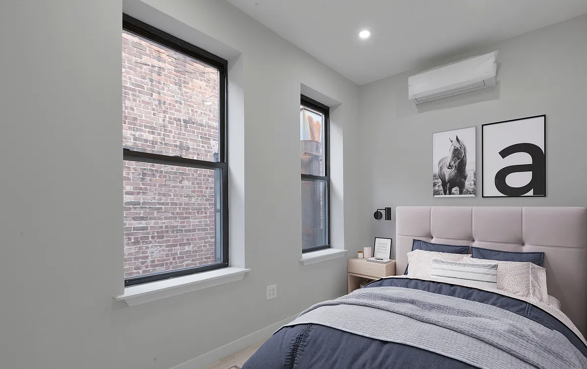 Building Photo - 128 E 86th St #3C