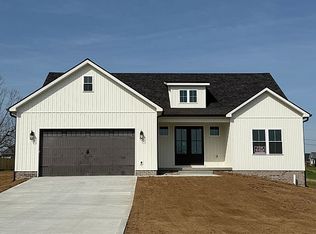 925 Meadow Ln, Harrodsburg, KY 40330