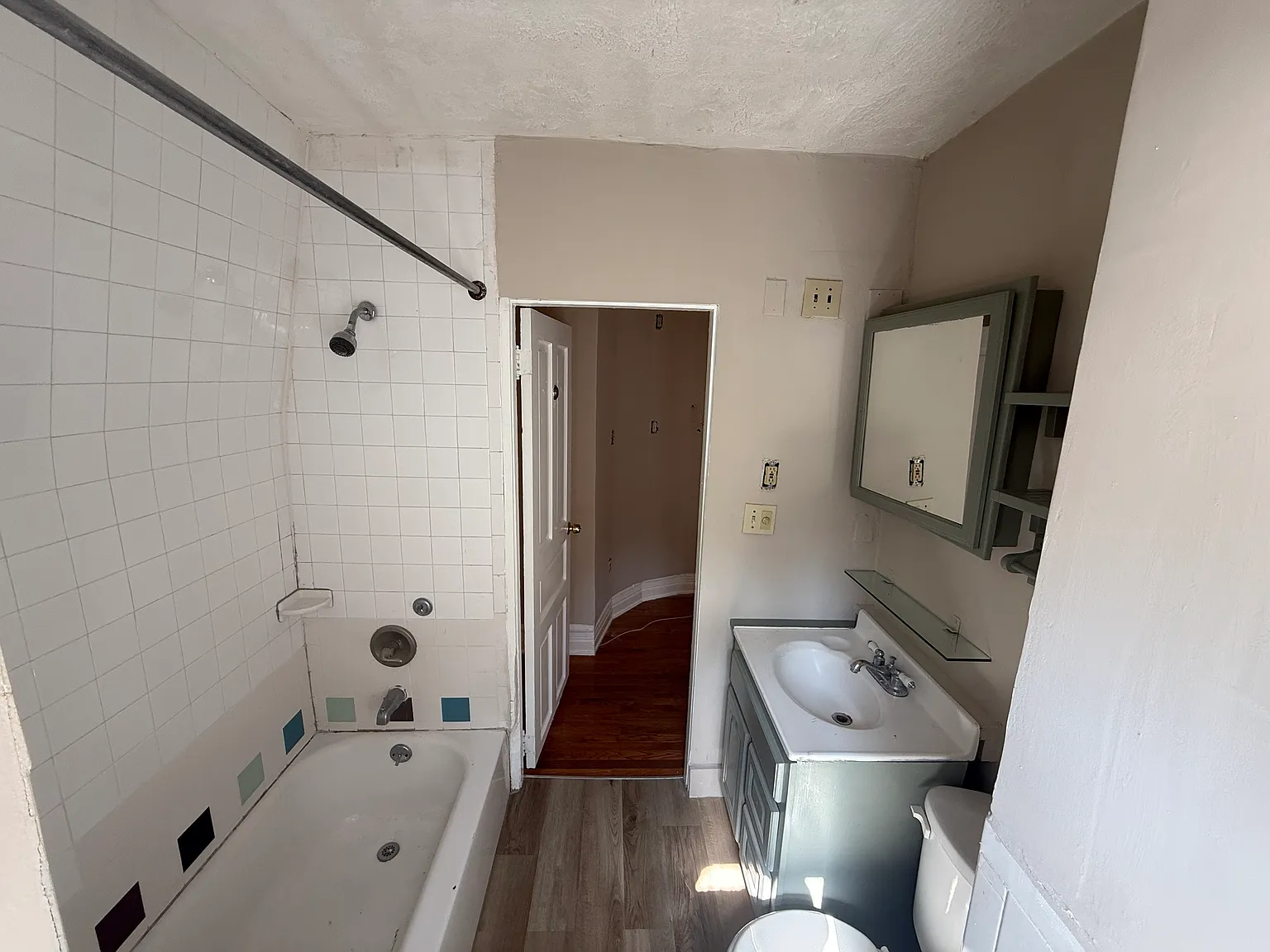 2 bed, 650 sqft, $1,600 — Photo 2