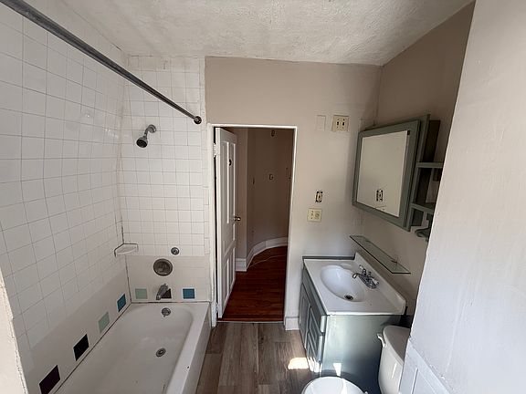 2nd image of 4630 Chester Ave APT 3