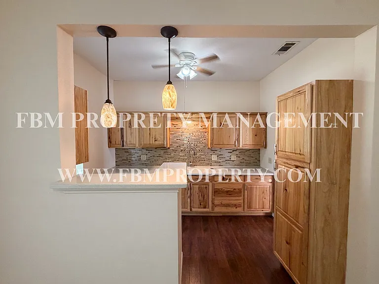309 SE 2nd St — Photo 6