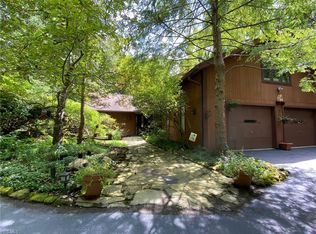 18770 Sharon Rd, Chagrin Falls, OH 44023
