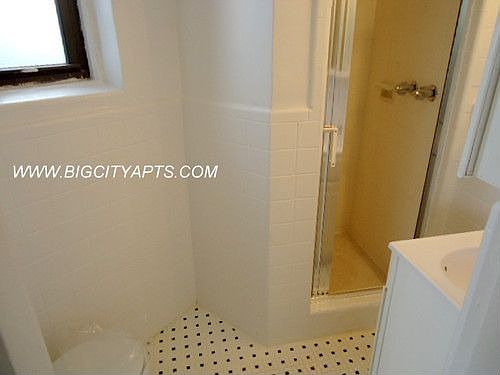 3rd image of 11905 Metropolitan Ave