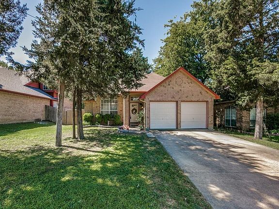 2nd image of 807 Clover Hill Ln