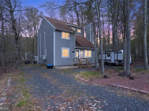 8962 Pheasant Ln, Tobyhanna, PA 18466