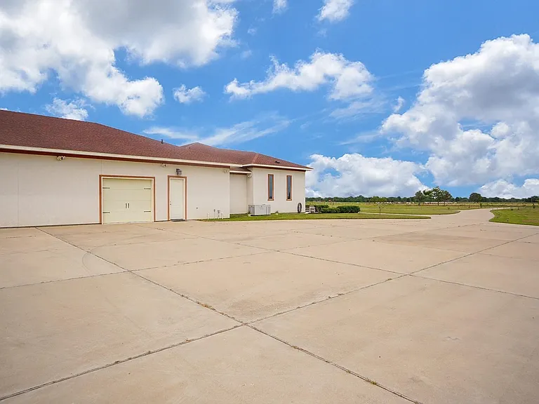 825 Grubbs Rd — Photo 44
