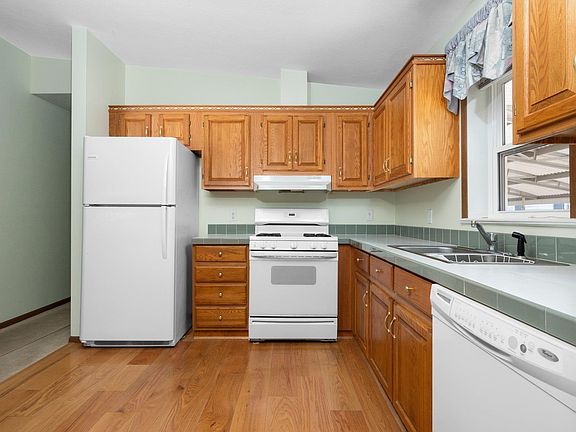 2nd image of 3264 Sunview Ln