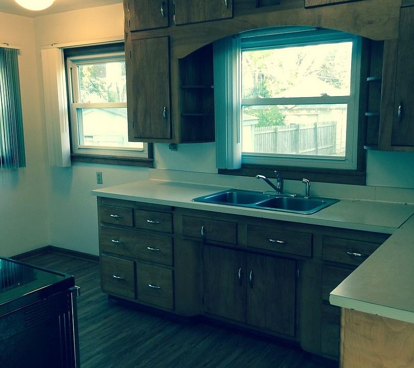 2nd image of 35 10th Ave W #1
