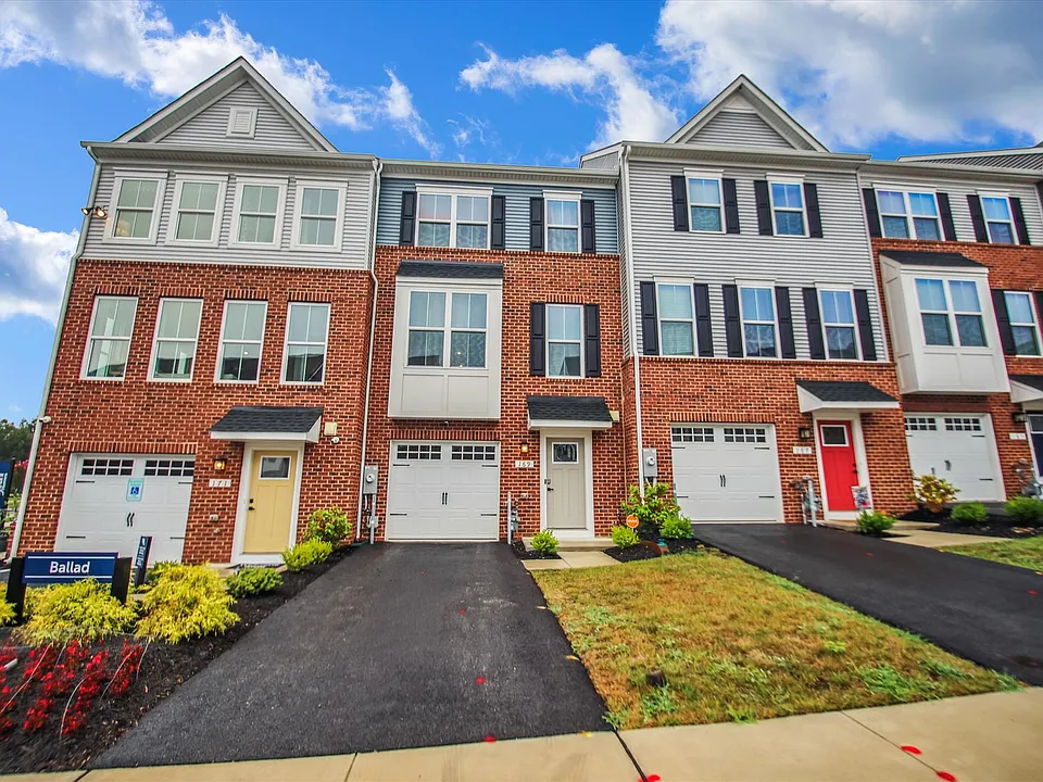 169 Woodgate Cir