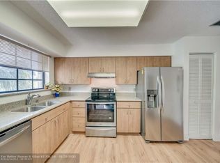 3539 Emerald Oaks Dr #2804, Hollywood, FL 33021