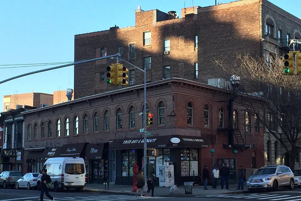 Building Photo 3