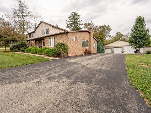 3rd image of 1410 Marguerite Lake Rd