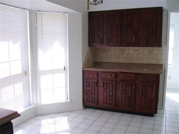 5th image of 4113 Aralia St