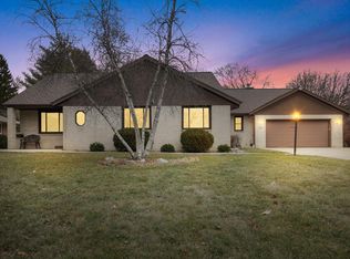 4916 S 82nd St, Greenfield, WI 53220