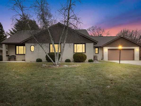 4916 South 82nd STREET, Greenfield, WI 53220