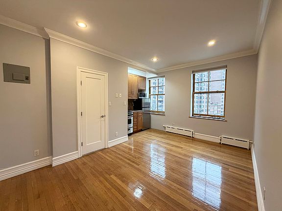3rd image of 301 W 13th St APT 4B