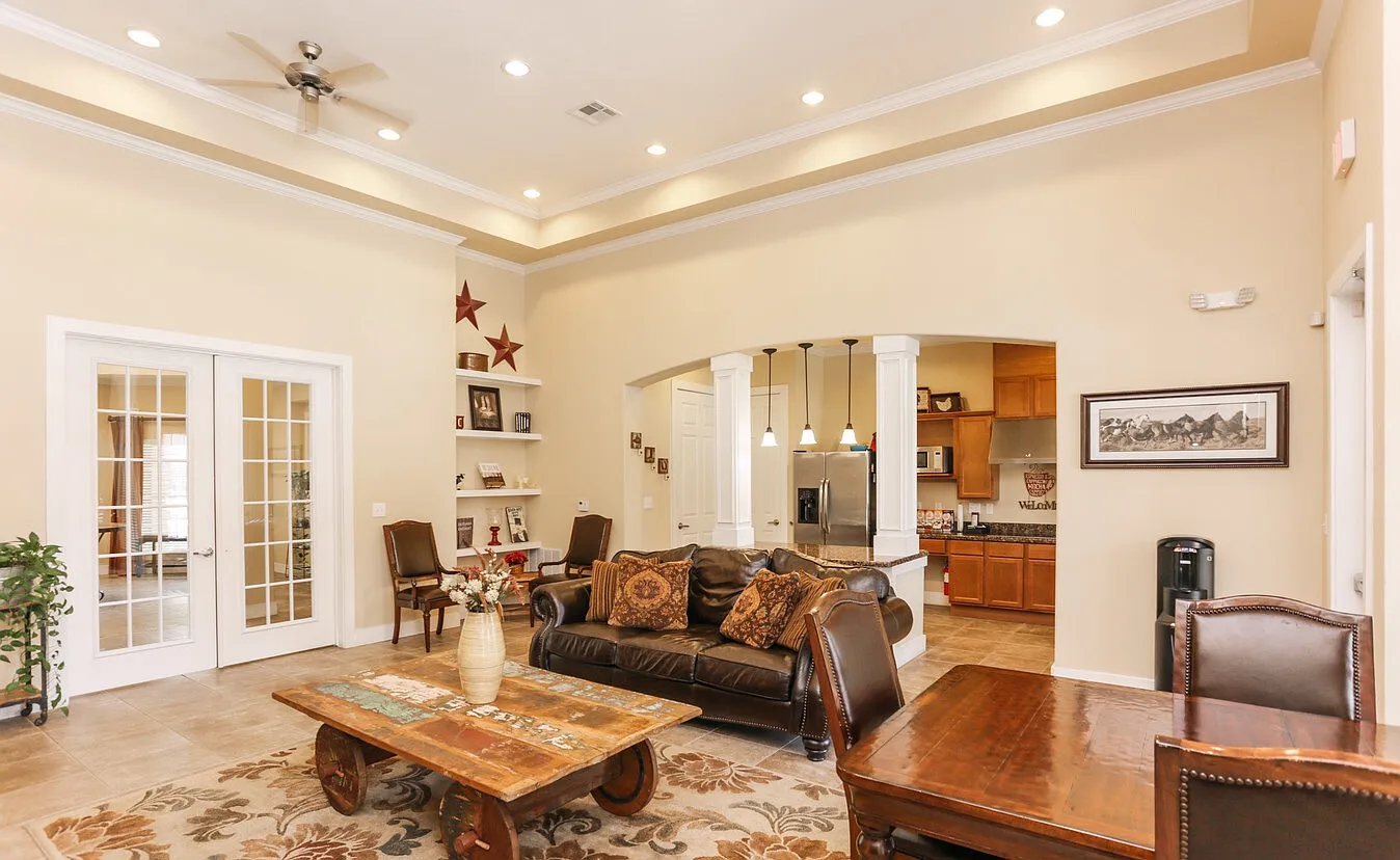 Woodlawn Ranch Apartments — Photo 2