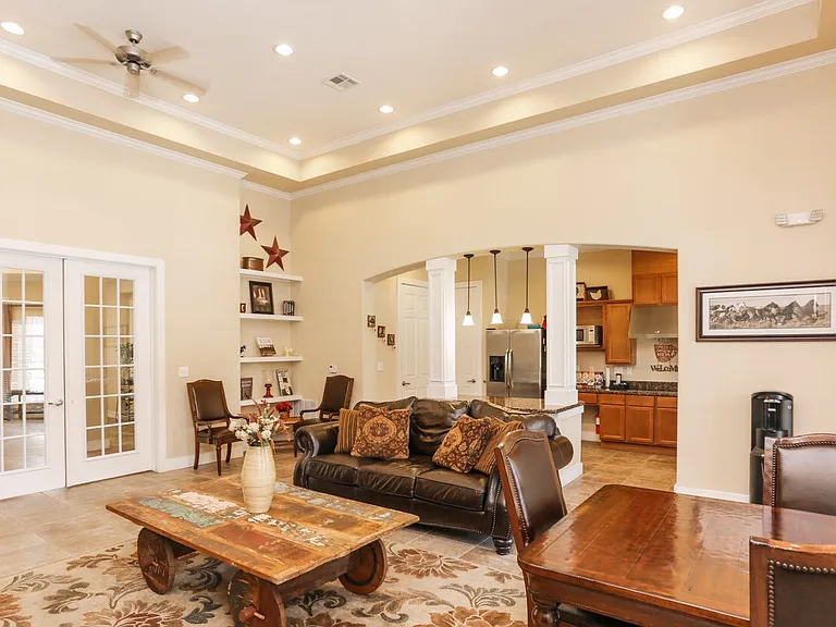 Woodlawn Ranch Apartments — Photo 3