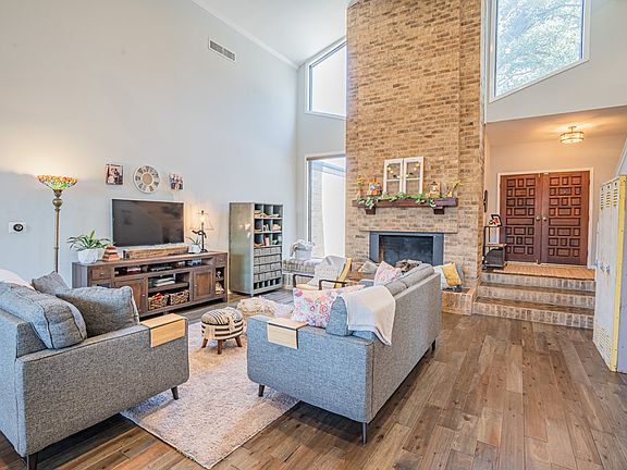 2nd image of 2715 Chatterton Dr