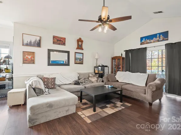 8931 Meadow Vista Rd, Charlotte, NC 28213